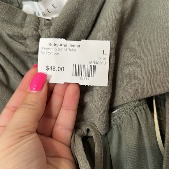 Nwt ruby and jenna romper - Picture 2 of 3